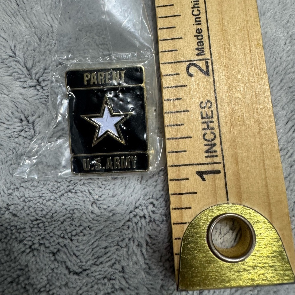 US ARMY PARENT Lapel / Hat Pin Black Enamel White Star Gold Toned‎ Clutch Back